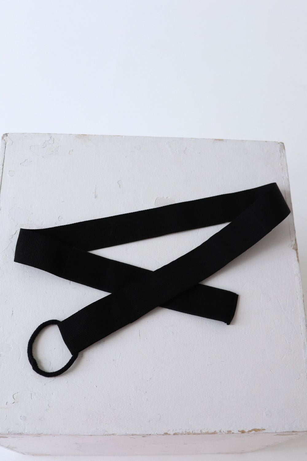 Wheelchair leg positioning belt, black