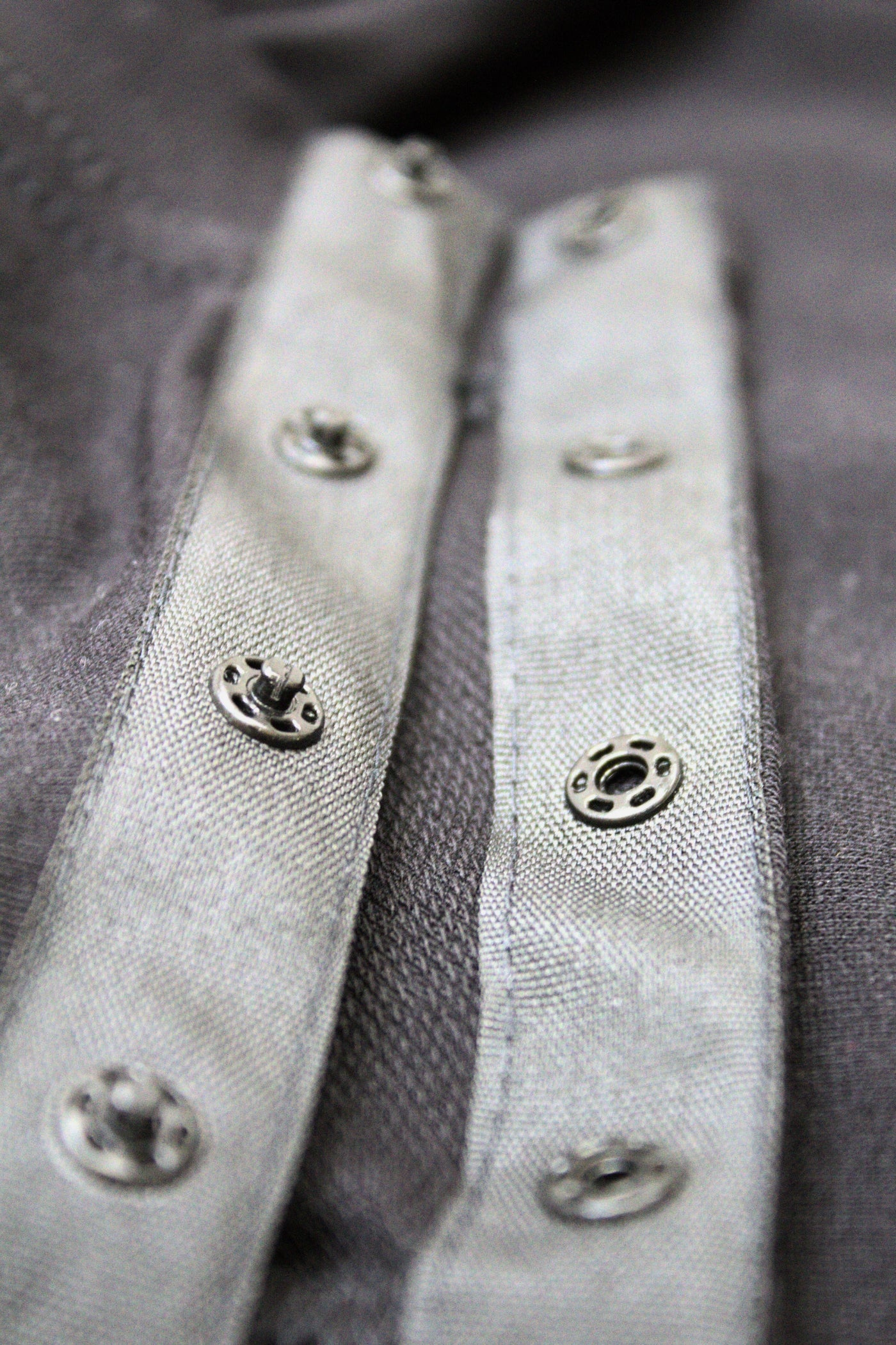 Men's adaptive T-shirt with openable shoulders