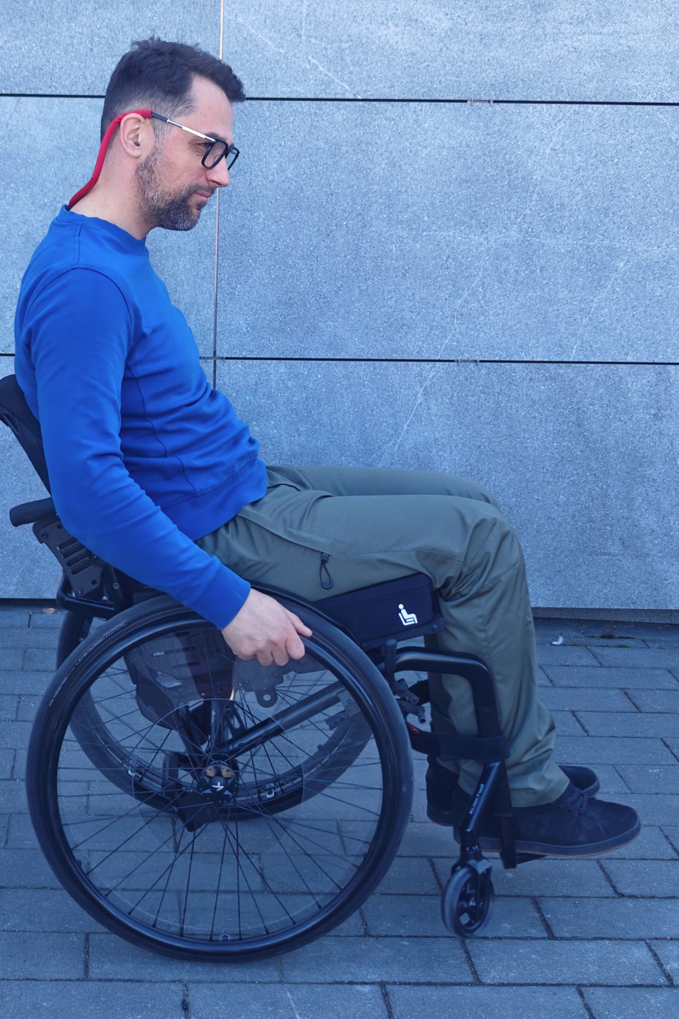Men's wheelchair adaptive high functionality pants