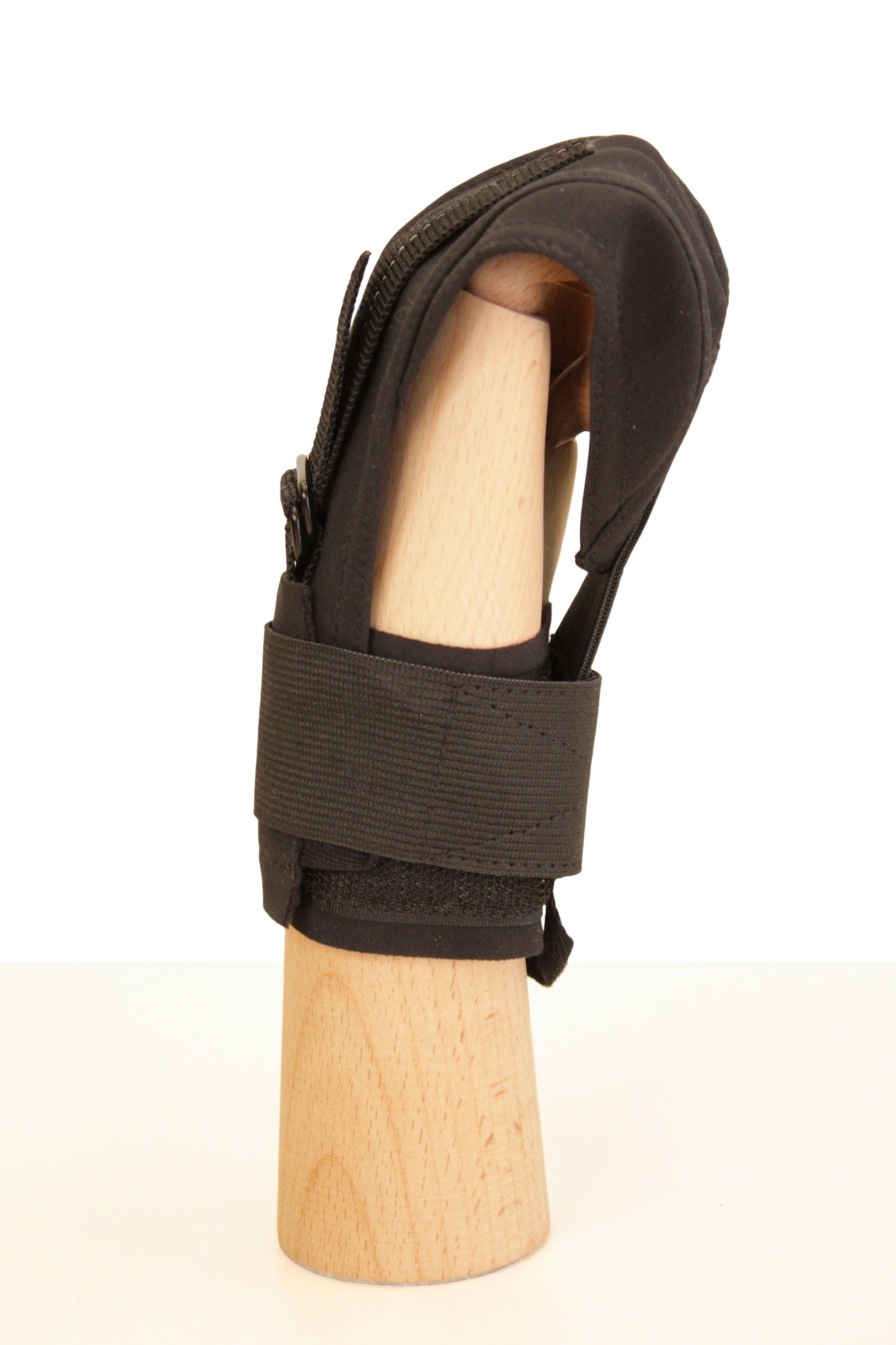 Grip enhancers with extra wrist band (pair)