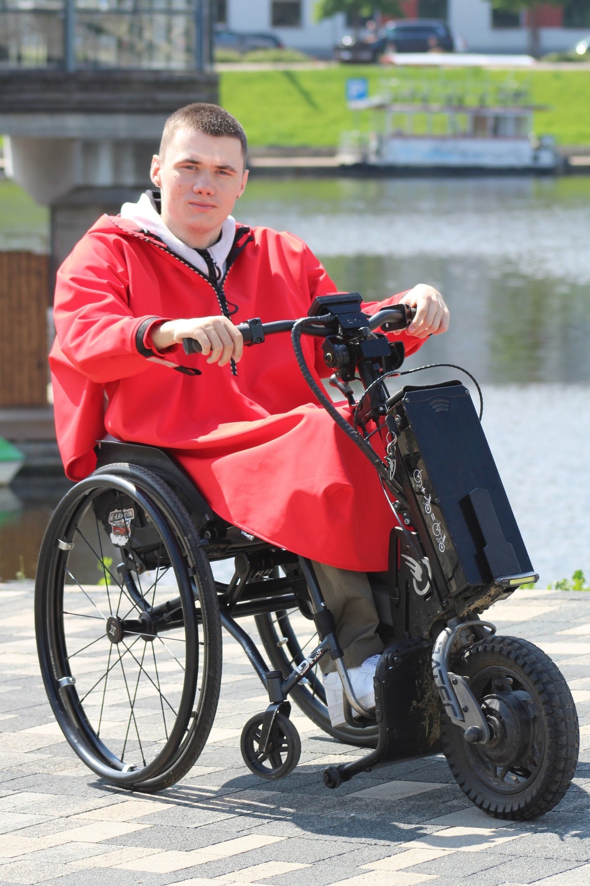Wheelchair adaptive breathable raincoat