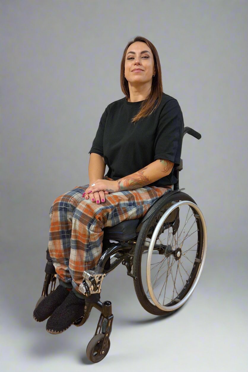 Women's wheelchair adaptive short sleeve T-shirt with openable shoulders